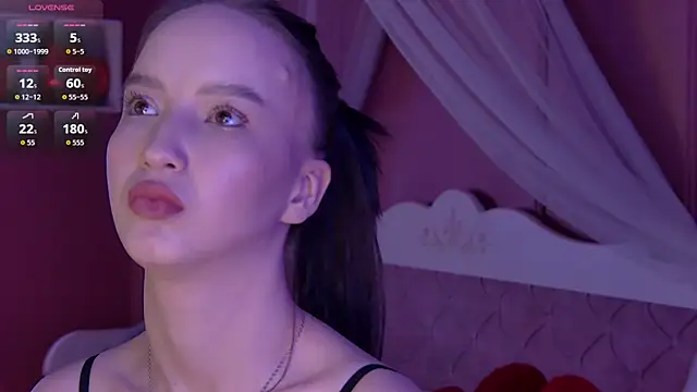 Chat XXX en directo de MonaHicks