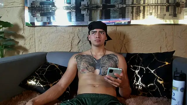 Show modela elliot_colton na web-kameri