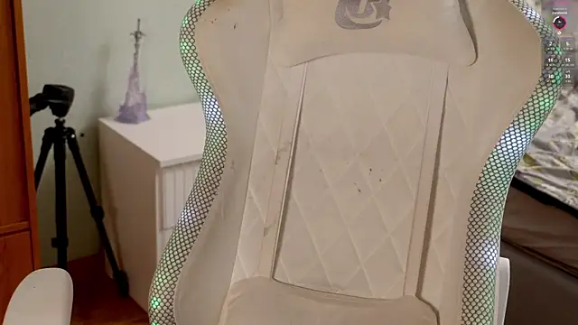 ho1yho1e Chat XXX in diretta