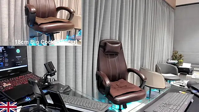 XXX chat uživo modela OnlineBossUK