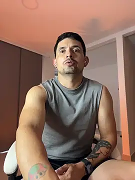 TroyeSavage Chat XXX in diretta