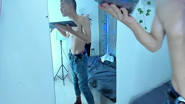 Chatroom XXX en direct de RomeoBoselli__