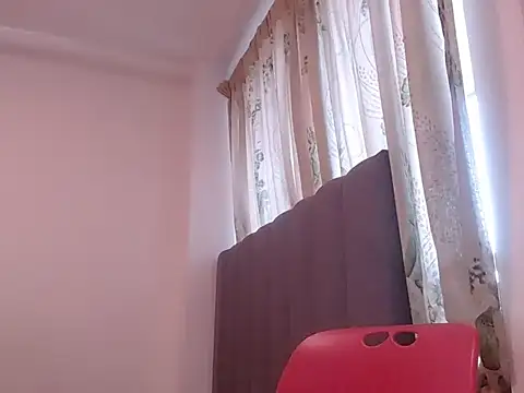 saara_johnson496 Show Webcam