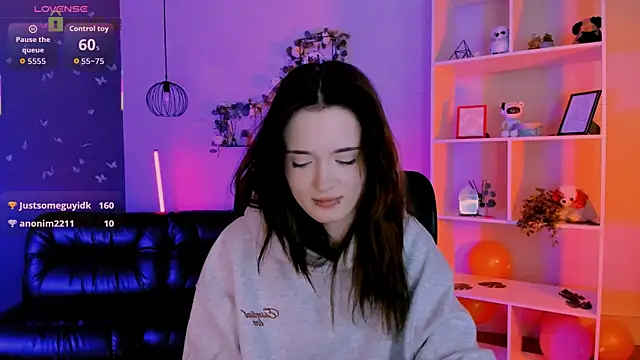 liana_kisses élő XXX-chatje