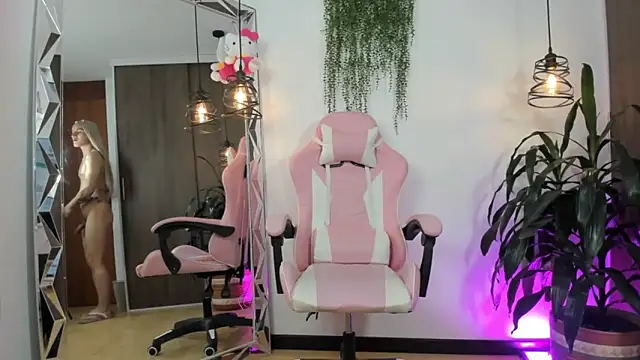 Show webcam de queenramoona-hot