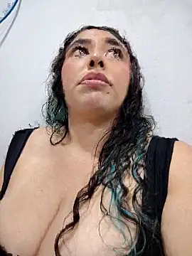 Bagiolett élő XXX-chatje