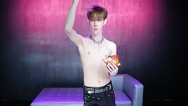 Queen-Vibe Webcamshow