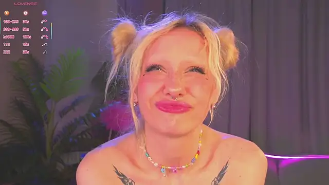 Kinky_Girls Adlı Modelin Web Kamerası Şovu