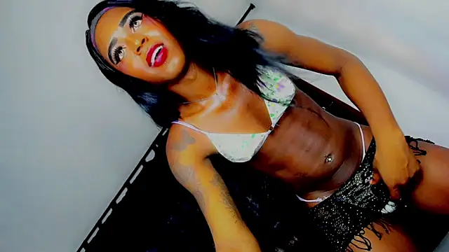 Pokazy przed kamerką – laaura_dolll