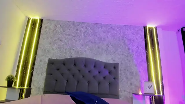 XXX chat uživo modela GiannaSlimJB