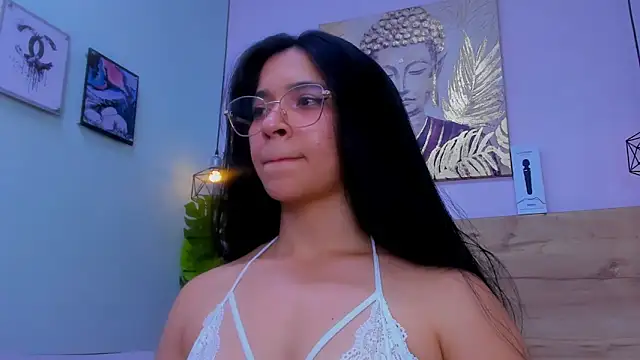 lalytulu99 Adlı Modelin Canlı XXX Sohbeti