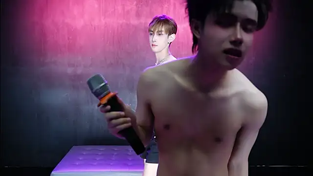 Queen-Vibe Webcamshow