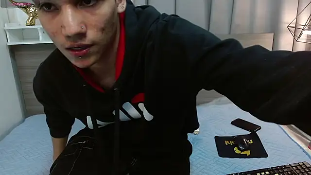 SamBlack_ Adlı Modelin Canlı XXX Sohbeti