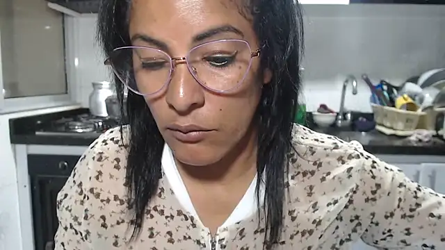 kateleyagrey Adlı Modelin Canlı XXX Sohbeti