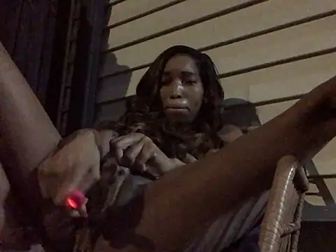 LunaBl00m Show in webcam