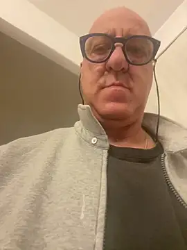 ANONIMO7735 Show in webcam