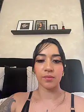 EmmyEvans1's Live XXX Chat