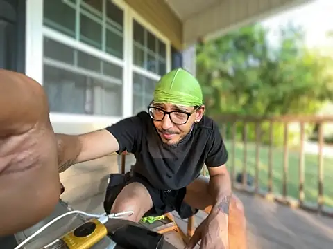 ThrowedWorldWide's Live XXX Chat