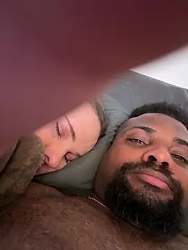 BigCatXLOfficial: διαδικτυακό σόου στην κάμερα