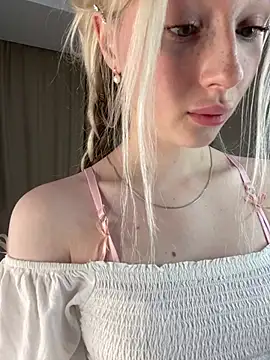 KittiLin: διαδικτυακό σόου στην κάμερα