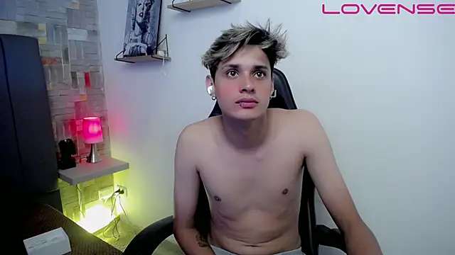 Show modela flaquito___ na web-kameri