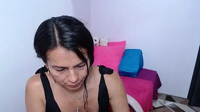 camilavargas_: онлайн-секс-чат