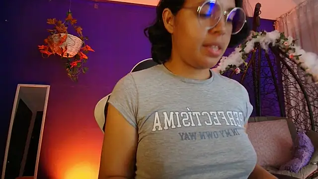 Chatroom XXX en direct de Emmapark_