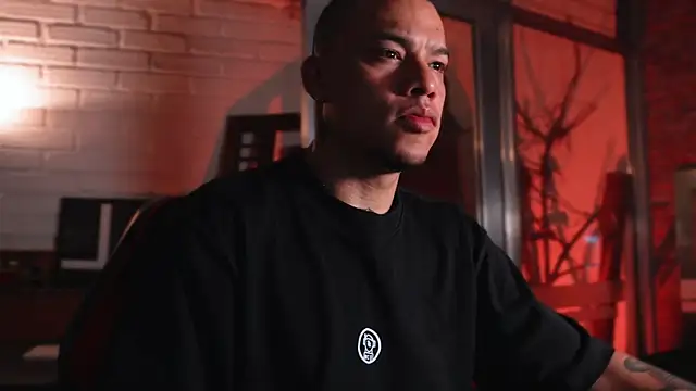 AlphaMasterXxx 即時 XXX 聊天