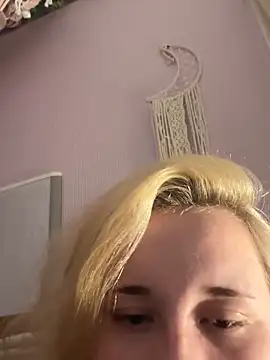 imawhorenslut19 现场XXX聊天