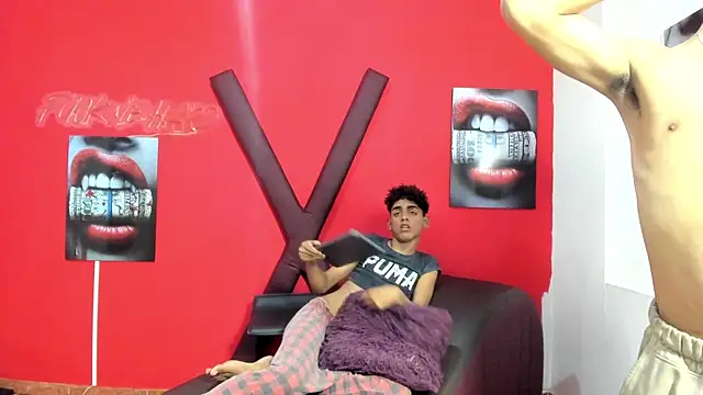 VERY_HOT_GUYS webkamerás műsora