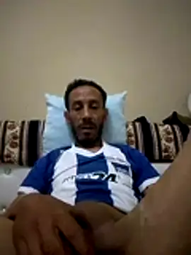 walide100000: διαδικτυακό σόου στην κάμερα