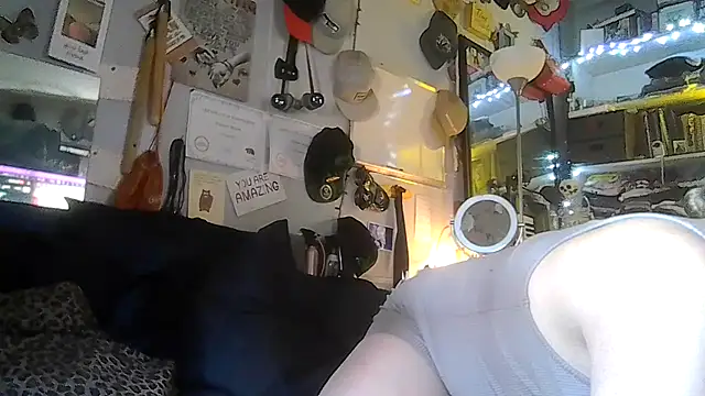 ShysluutGia's Webcam Show