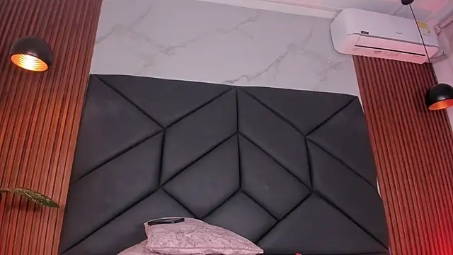 naina_deivis33's Live XXX Chat