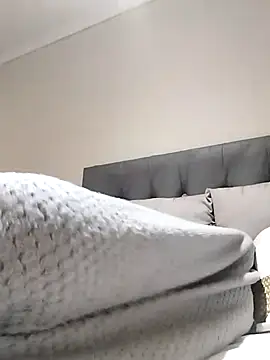 Thembi1960: διαδικτυακό σόου στην κάμερα