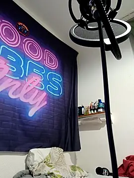 Mikaaa97: онлайн-секс-чат