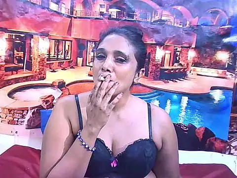 IndianSexyLady20 Adlı Modelin Canlı XXX Sohbeti