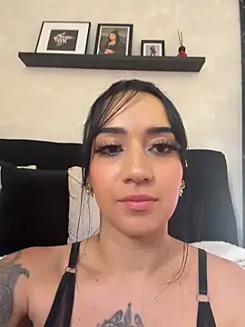 EmmyEvans1's Live XXX Chat