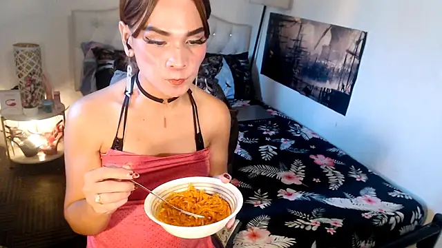 NinaDOM4CUM Show in webcam