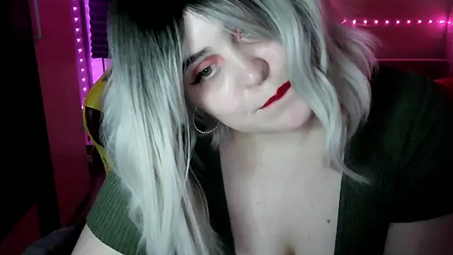 Lulovia Chat XXX live