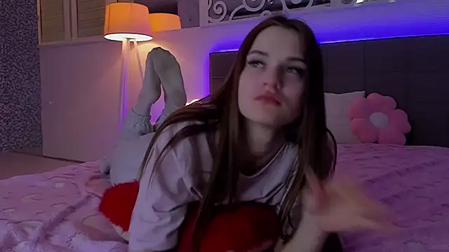 Онлайн чат XXX LuisaClover