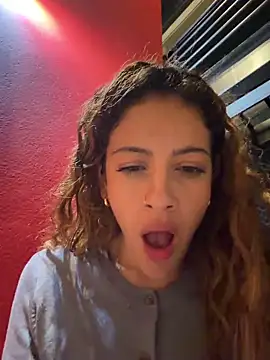 alana15のライブXXXチャット