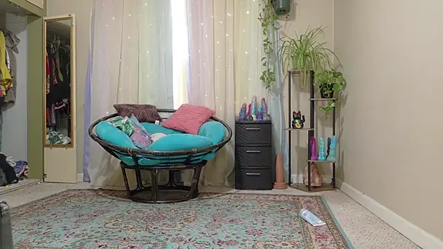 Emihaze: онлайн-секс-чат