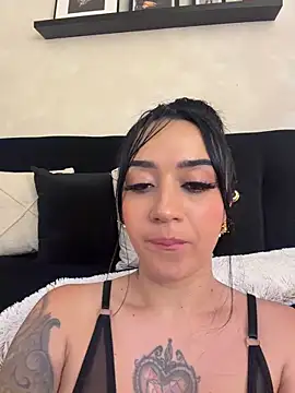 EmmyEvans1's Live XXX Chat