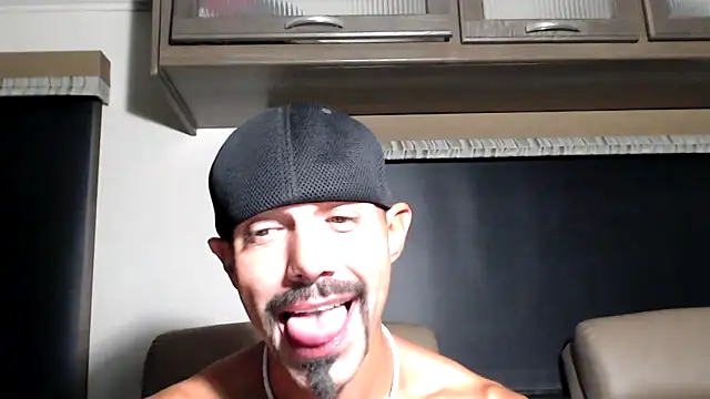 ThickD2C: διαδικτυακό σόου στην κάμερα