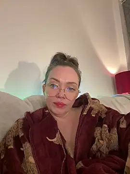 Chatroom XXX en direct de FemDom_RubyKnightXXO