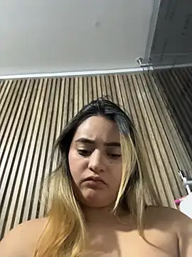 Antonella_Julieta: διαδικτυακό σόου στην κάμερα