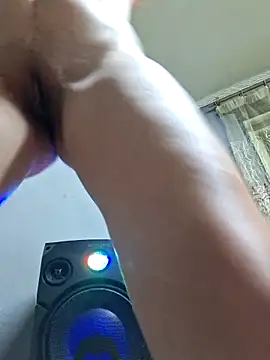 Minike75のライブXXXチャット