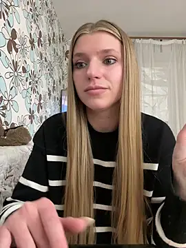 Show modela adel_secret na web-kameri