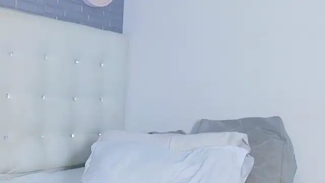 Skinny_hottie18 Adlı Modelin Canlı XXX Sohbeti