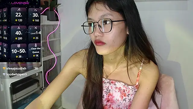 Chatroom XXX en direct de skinny_gracie